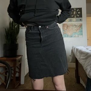 Black denim skirt!